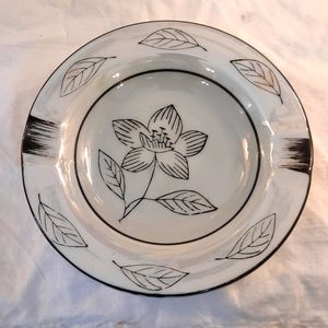 ** Vintage ash tray with flower iridescent small